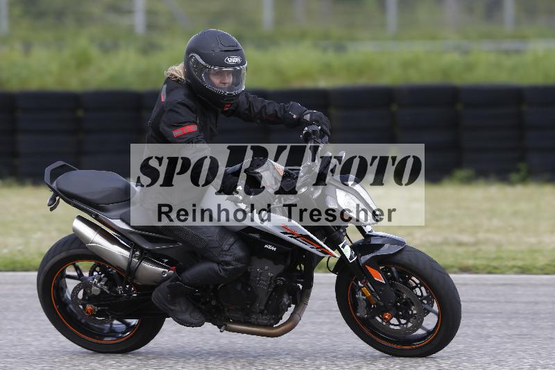 /Archiv-2025/09 22.04.2025 Cornu Master School ADR/gruen-vert/25